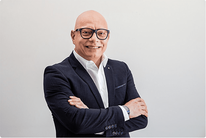 Eduardo Perone: especialista em liderança e governança corporativa, formado em Direito, com pós-graduações em Direito do Trabalho, Governança Corporativa e Análise de Risco, além de um MBI em Smart Cities.